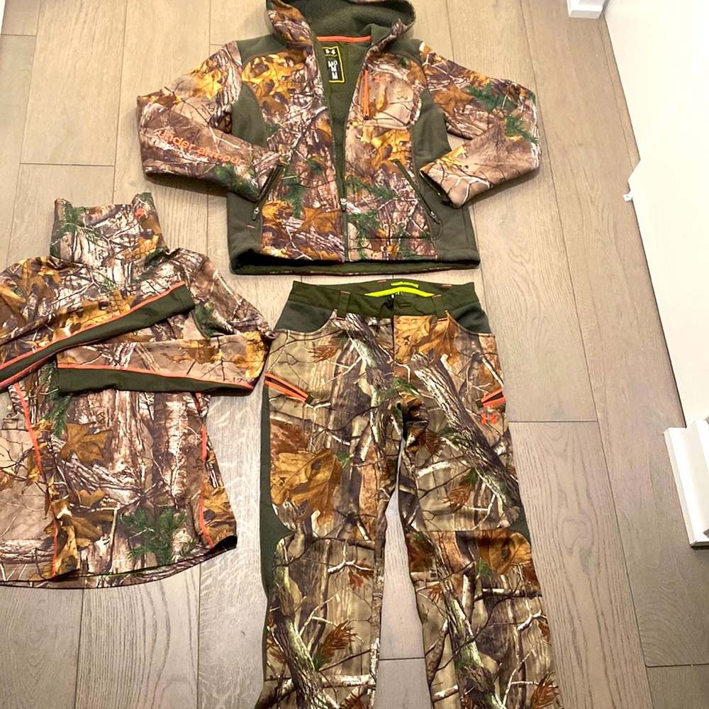 Under Armour Storm 1 cold gear, sz med 6